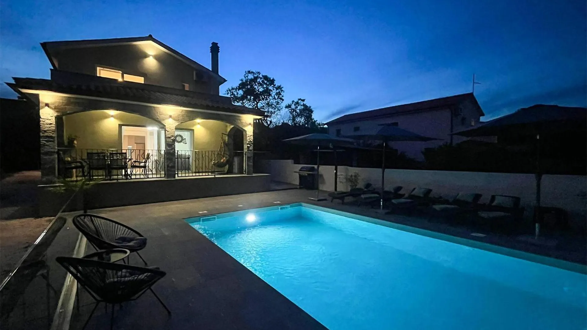 4 Bedroom Gorgeous Home In Pula
