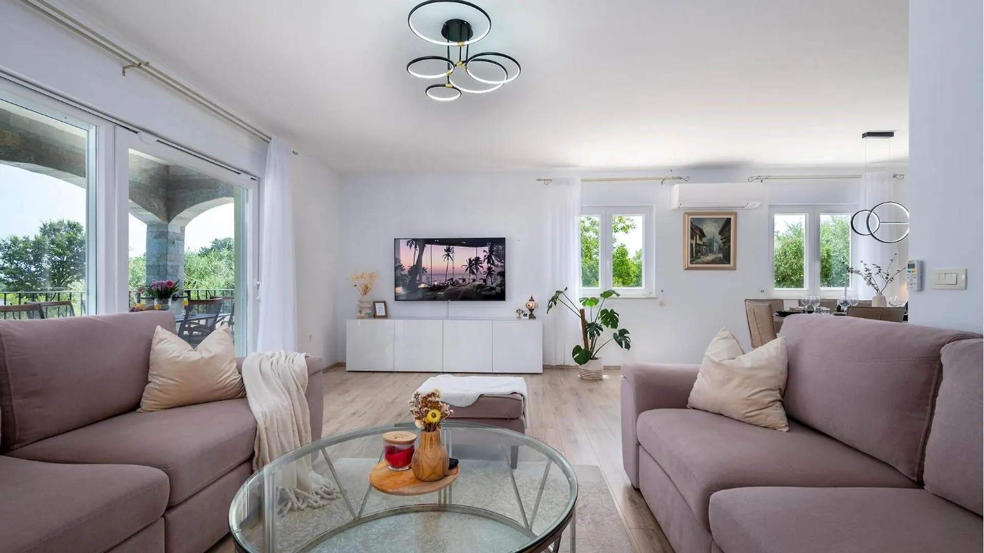 Holiday home 4 Bedroom Gorgeous Home In Pula