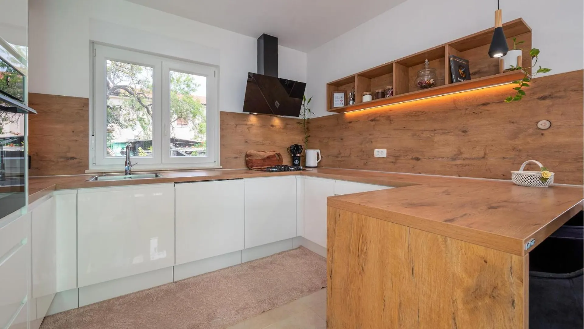 4 Bedroom Gorgeous Home In Pola Croazia