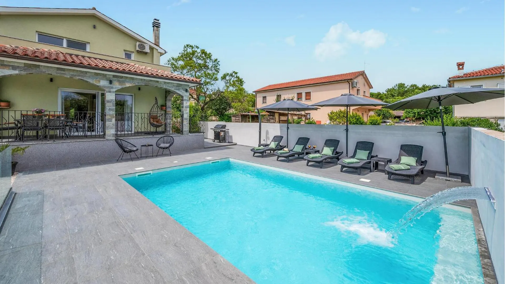 4 Bedroom Gorgeous Home In Pola